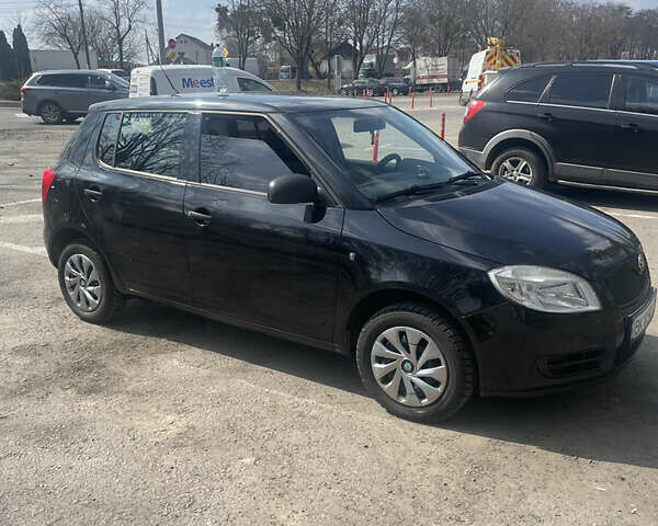 Черный Шкода Фабия, объемом двигателя 1.2 л и пробегом 195 тыс. км за 4500 $, фото 2 на Automoto.ua