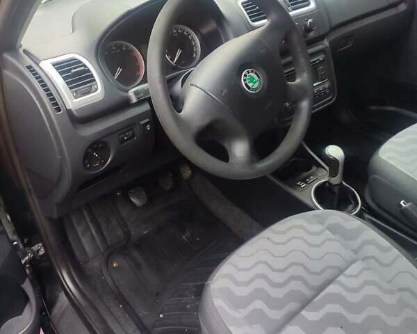 Черный Шкода Фабия, объемом двигателя 1.39 л и пробегом 228 тыс. км за 4000 $, фото 6 на Automoto.ua