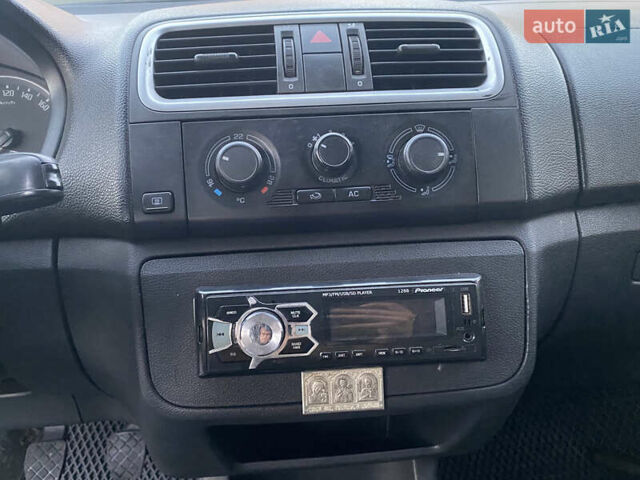 Черный Шкода Фабия, объемом двигателя 1.39 л и пробегом 170 тыс. км за 4900 $, фото 14 на Automoto.ua