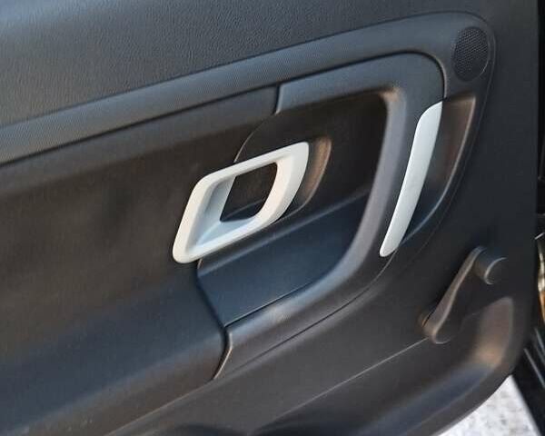 Черный Шкода Фабия, объемом двигателя 1.6 л и пробегом 160 тыс. км за 5600 $, фото 12 на Automoto.ua