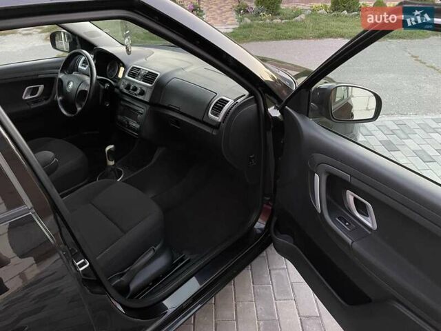 Черный Шкода Фабия, объемом двигателя 1.6 л и пробегом 190 тыс. км за 6400 $, фото 11 на Automoto.ua
