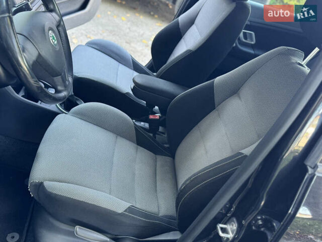 Черный Шкода Фабия, объемом двигателя 1.39 л и пробегом 153 тыс. км за 5150 $, фото 25 на Automoto.ua