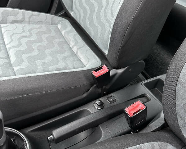 Чорний Шкода Фабія, об'ємом двигуна 1.4 л та пробігом 191 тис. км за 5350 $, фото 40 на Automoto.ua