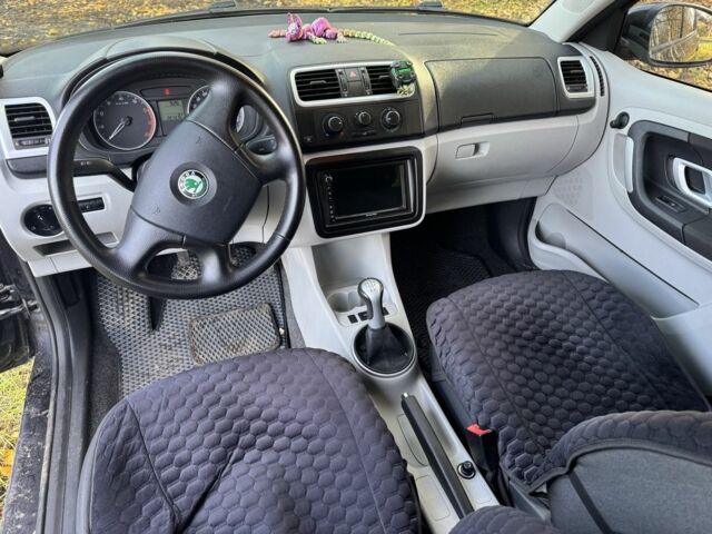 Черный Шкода Фабия, объемом двигателя 1.2 л и пробегом 200 тыс. км за 3950 $, фото 5 на Automoto.ua