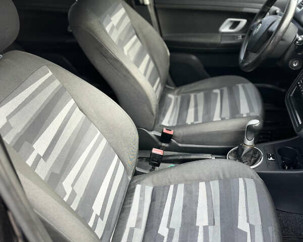 Черный Шкода Фабия, объемом двигателя 1.4 л и пробегом 230 тыс. км за 4400 $, фото 9 на Automoto.ua