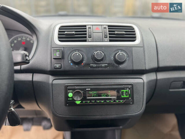 Черный Шкода Фабия, объемом двигателя 1.39 л и пробегом 167 тыс. км за 6450 $, фото 12 на Automoto.ua