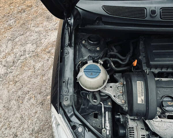 Черный Шкода Фабия, объемом двигателя 1.4 л и пробегом 200 тыс. км за 5600 $, фото 27 на Automoto.ua