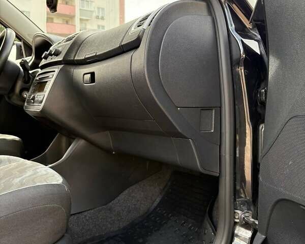 Черный Шкода Фабия, объемом двигателя 1.39 л и пробегом 238 тыс. км за 4300 $, фото 30 на Automoto.ua