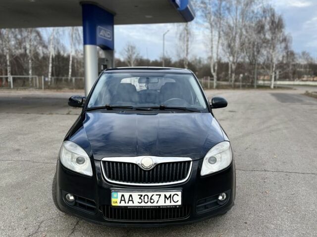 Черный Шкода Фабия, объемом двигателя 1.4 л и пробегом 230 тыс. км за 4400 $, фото 1 на Automoto.ua