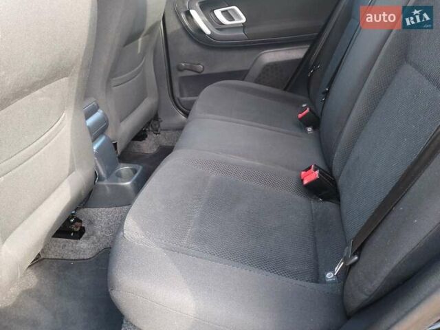Черный Шкода Фабия, объемом двигателя 1.4 л и пробегом 135 тыс. км за 5500 $, фото 13 на Automoto.ua
