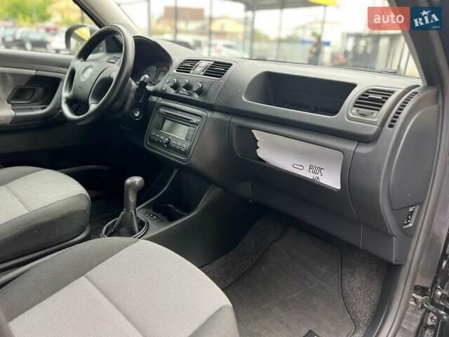 Черный Шкода Фабия, объемом двигателя 1.4 л и пробегом 208 тыс. км за 5300 $, фото 6 на Automoto.ua
