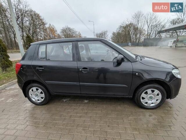Черный Шкода Фабия, объемом двигателя 1.39 л и пробегом 230 тыс. км за 4500 $, фото 5 на Automoto.ua