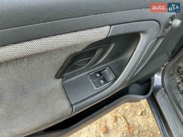 Черный Шкода Фабия, объемом двигателя 1.2 л и пробегом 272 тыс. км за 4200 $, фото 23 на Automoto.ua