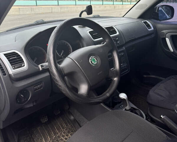 Черный Шкода Фабия, объемом двигателя 1.6 л и пробегом 110 тыс. км за 6400 $, фото 14 на Automoto.ua