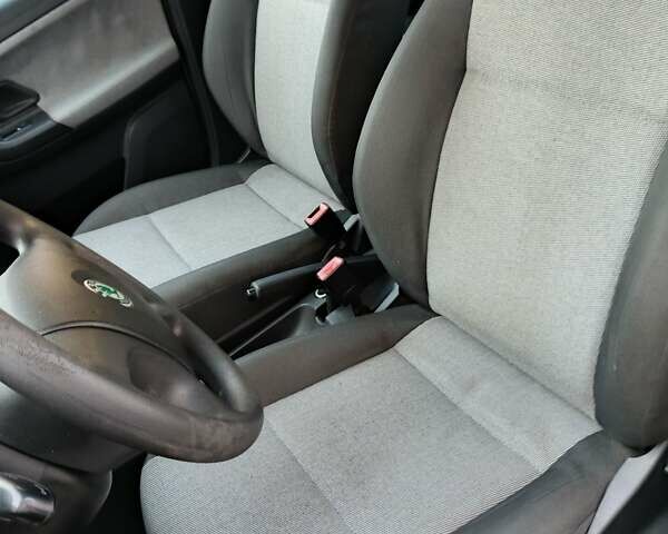 Чорний Шкода Фабія, об'ємом двигуна 1.2 л та пробігом 224 тис. км за 4700 $, фото 8 на Automoto.ua