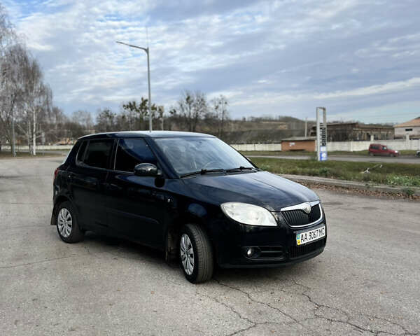 Черный Шкода Фабия, объемом двигателя 1.4 л и пробегом 230 тыс. км за 4400 $, фото 2 на Automoto.ua