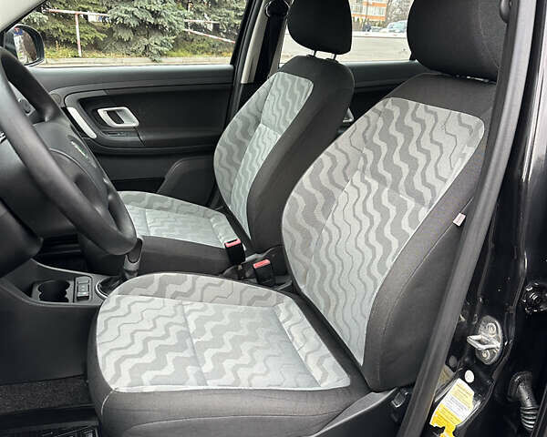 Чорний Шкода Фабія, об'ємом двигуна 1.4 л та пробігом 191 тис. км за 5350 $, фото 20 на Automoto.ua