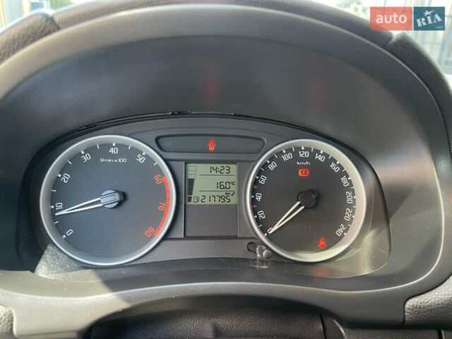 Черный Шкода Фабия, объемом двигателя 1.4 л и пробегом 217 тыс. км за 5999 $, фото 24 на Automoto.ua