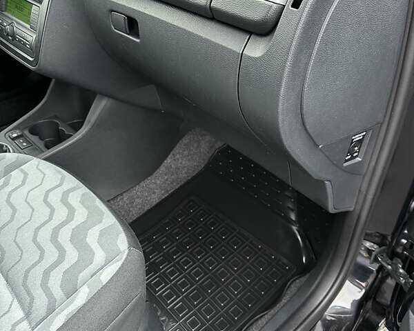 Чорний Шкода Фабія, об'ємом двигуна 1.4 л та пробігом 191 тис. км за 5350 $, фото 29 на Automoto.ua