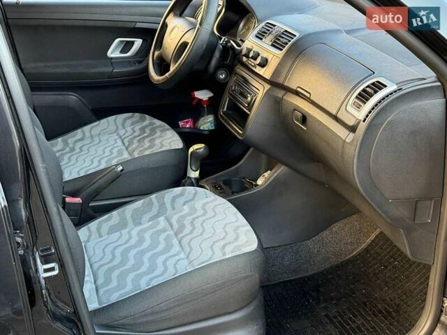 Черный Шкода Фабия, объемом двигателя 1.4 л и пробегом 203 тыс. км за 4940 $, фото 14 на Automoto.ua