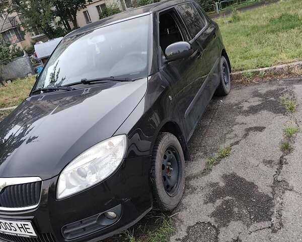 Черный Шкода Фабия, объемом двигателя 1.6 л и пробегом 208 тыс. км за 5200 $, фото 4 на Automoto.ua