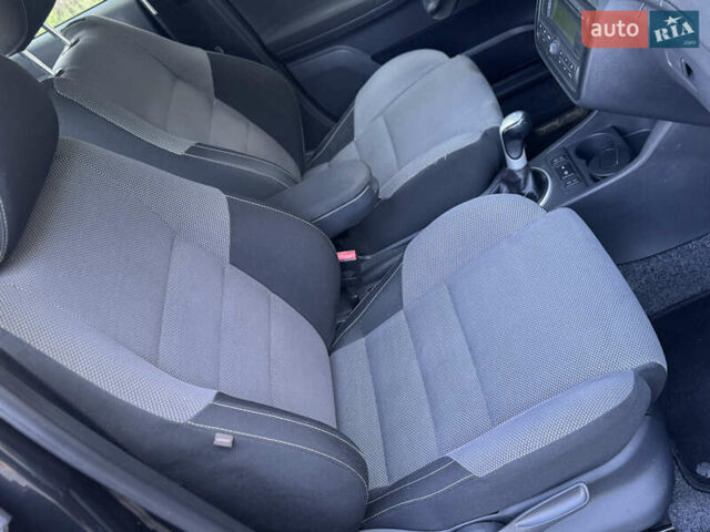 Черный Шкода Фабия, объемом двигателя 1.39 л и пробегом 153 тыс. км за 5150 $, фото 24 на Automoto.ua