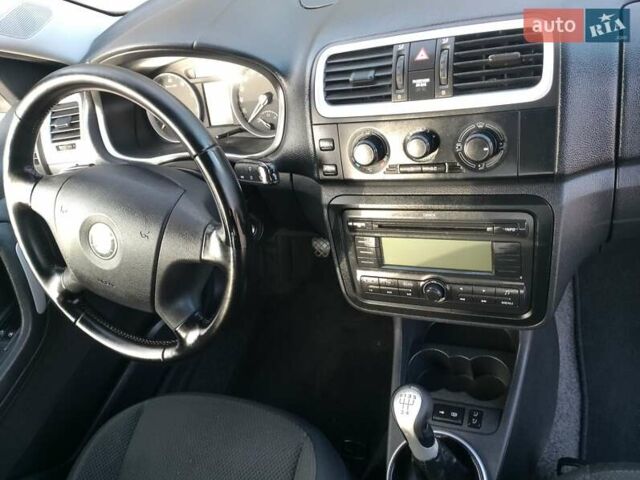 Черный Шкода Фабия, объемом двигателя 1.4 л и пробегом 135 тыс. км за 5500 $, фото 21 на Automoto.ua