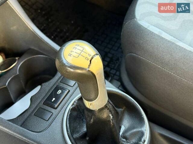 Черный Шкода Фабия, объемом двигателя 1.4 л и пробегом 203 тыс. км за 4940 $, фото 11 на Automoto.ua