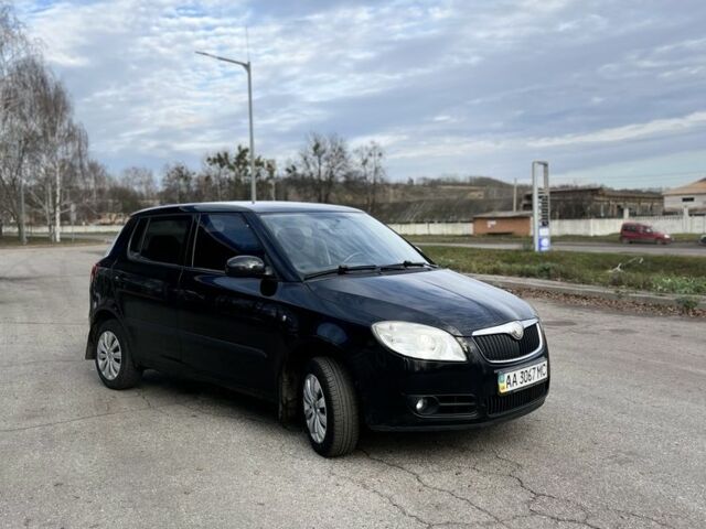 Черный Шкода Фабия, объемом двигателя 1.4 л и пробегом 230 тыс. км за 4400 $, фото 2 на Automoto.ua