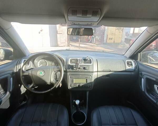 Черный Шкода Фабия, объемом двигателя 1.39 л и пробегом 255 тыс. км за 4200 $, фото 4 на Automoto.ua