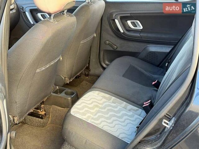 Черный Шкода Фабия, объемом двигателя 1.4 л и пробегом 203 тыс. км за 4940 $, фото 12 на Automoto.ua