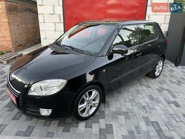 Черный Шкода Фабия, объемом двигателя 1.6 л и пробегом 190 тыс. км за 6500 $, фото 3 на Automoto.ua