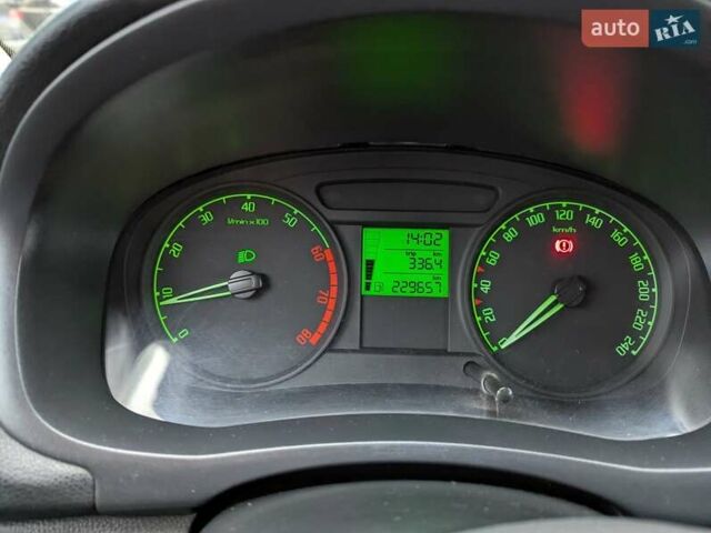 Черный Шкода Фабия, объемом двигателя 1.39 л и пробегом 230 тыс. км за 4500 $, фото 17 на Automoto.ua