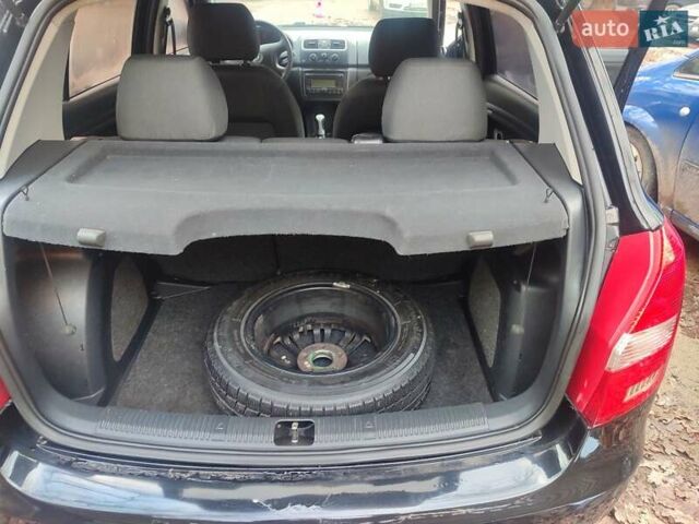 Черный Шкода Фабия, объемом двигателя 1.39 л и пробегом 228 тыс. км за 4000 $, фото 9 на Automoto.ua