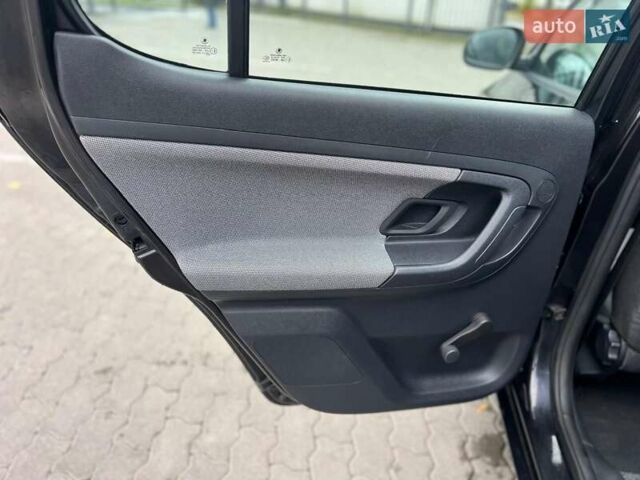 Черный Шкода Фабия, объемом двигателя 1.4 л и пробегом 208 тыс. км за 5300 $, фото 10 на Automoto.ua