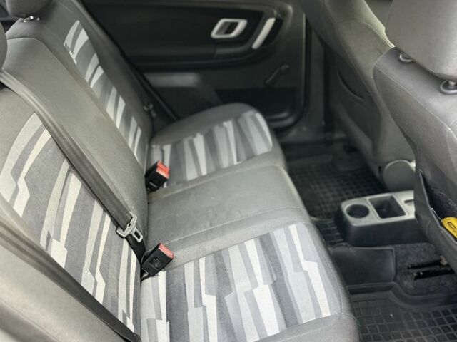 Черный Шкода Фабия, объемом двигателя 1.4 л и пробегом 230 тыс. км за 4400 $, фото 10 на Automoto.ua