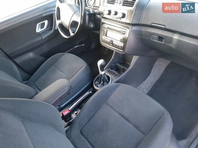 Черный Шкода Фабия, объемом двигателя 1.4 л и пробегом 135 тыс. км за 5500 $, фото 19 на Automoto.ua