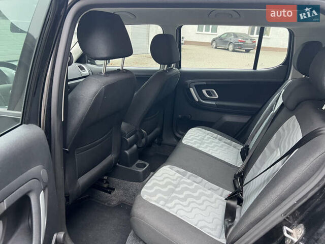 Черный Шкода Фабия, объемом двигателя 1.39 л и пробегом 215 тыс. км за 4790 $, фото 9 на Automoto.ua