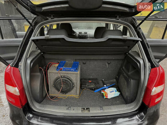 Черный Шкода Фабия, объемом двигателя 1.4 л и пробегом 94 тыс. км за 6000 $, фото 8 на Automoto.ua