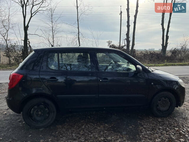 Черный Шкода Фабия, объемом двигателя 1.2 л и пробегом 272 тыс. км за 4200 $, фото 2 на Automoto.ua