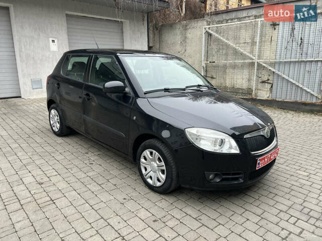 Черный Шкода Фабия, объемом двигателя 1.39 л и пробегом 215 тыс. км за 4790 $, фото 2 на Automoto.ua