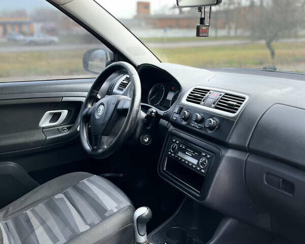 Черный Шкода Фабия, объемом двигателя 1.4 л и пробегом 230 тыс. км за 4400 $, фото 8 на Automoto.ua