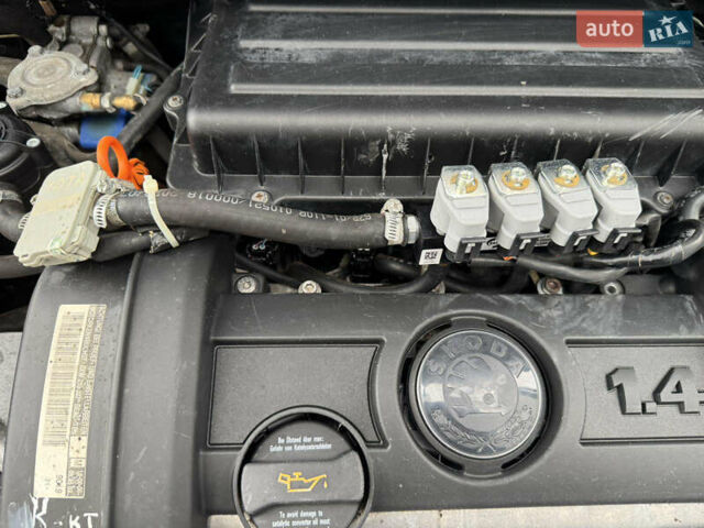 Черный Шкода Фабия, объемом двигателя 1.39 л и пробегом 167 тыс. км за 6450 $, фото 34 на Automoto.ua