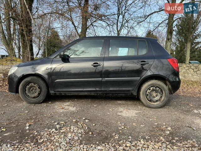 Черный Шкода Фабия, объемом двигателя 1.2 л и пробегом 272 тыс. км за 4200 $, фото 6 на Automoto.ua