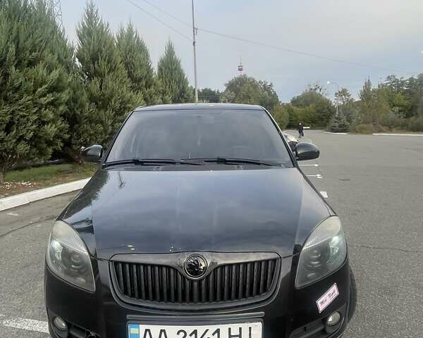 Черный Шкода Фабия, объемом двигателя 1.39 л и пробегом 234 тыс. км за 5000 $, фото 1 на Automoto.ua