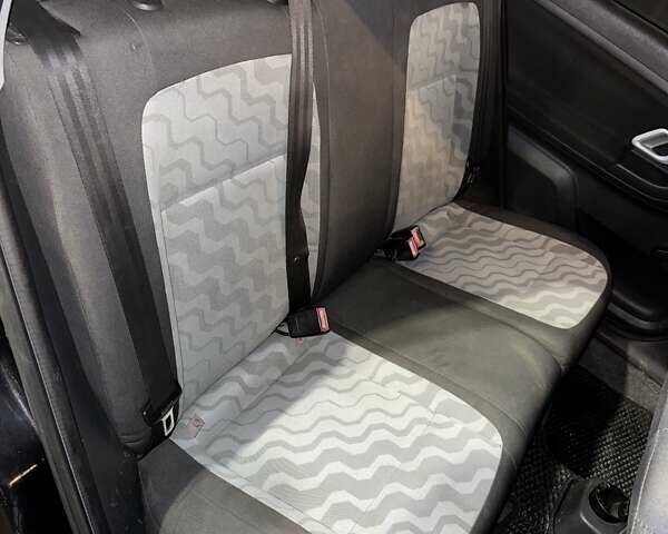 Черный Шкода Фабия, объемом двигателя 1.39 л и пробегом 185 тыс. км за 4500 $, фото 9 на Automoto.ua