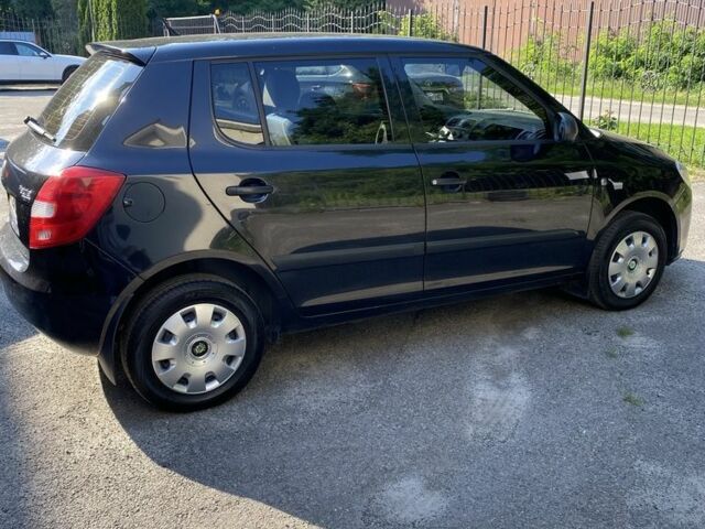 Черный Шкода Фабия, объемом двигателя 1.4 л и пробегом 115 тыс. км за 5000 $, фото 4 на Automoto.ua