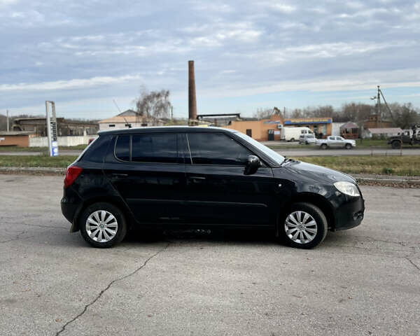 Черный Шкода Фабия, объемом двигателя 1.4 л и пробегом 230 тыс. км за 4400 $, фото 3 на Automoto.ua