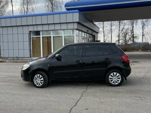 Черный Шкода Фабия, объемом двигателя 1.4 л и пробегом 230 тыс. км за 4400 $, фото 7 на Automoto.ua