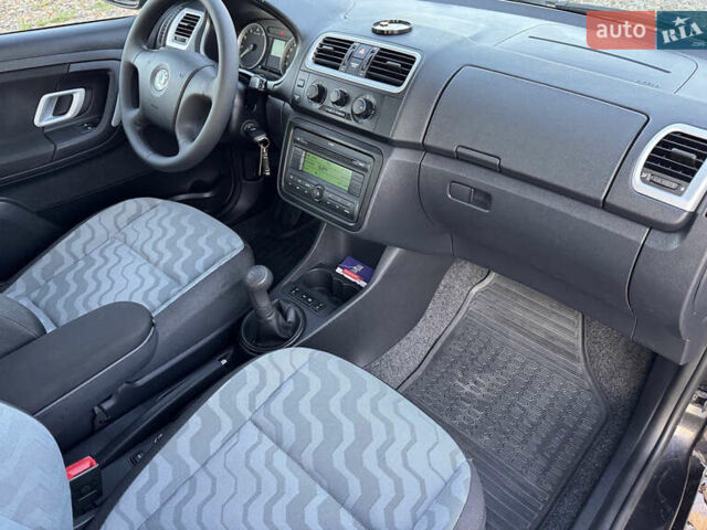 Чорний Шкода Фабія, об'ємом двигуна 1.4 л та пробігом 204 тис. км за 5900 $, фото 16 на Automoto.ua